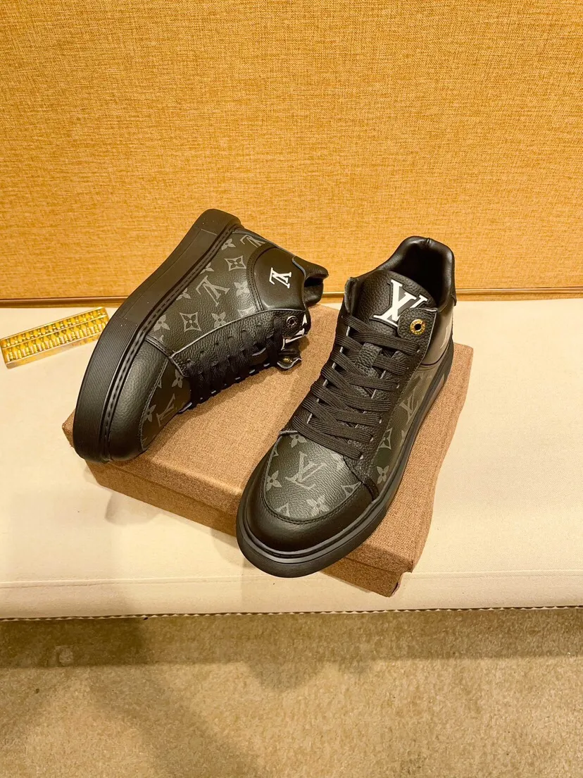 Factory price 460 [LV] Louis Vuitton's latest high-top casual Korean-style men's shoes, brand new autumn and winter design, perfect workmanship, cabinet quality, upper: cowhide material, leather lining; soft and comfortable, rubber outsole super light, wear-resistant, simple, versatile fashion men's shoes, color optional, size 38--44